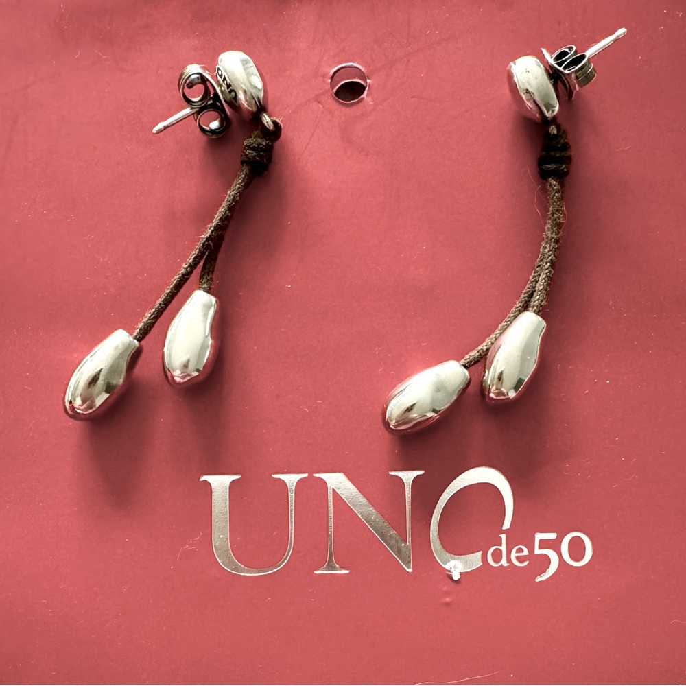 Like new Uno earrings